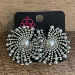 Paparazzi Post Earrings